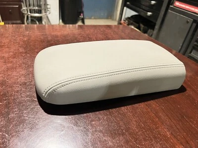 ✅OEM 2002-2009 ENVIY TRAILBLAZER RAINIER reposabrazos consola central tapa cuero gris Foto 1 de 4