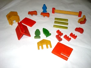 Vintage Dusyma Western Germany Holzteile aus meinem Schweizer Chalet Spielset - Bild 1 von 9