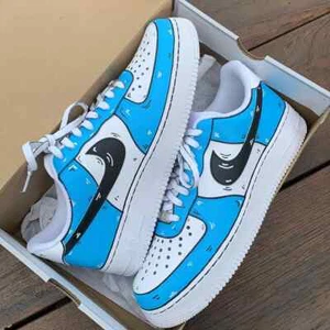 Air Force 1 Custom White Shoes 'Light Blue Cartoon Outline' Retro Mens Womens - Picture 1 of 15