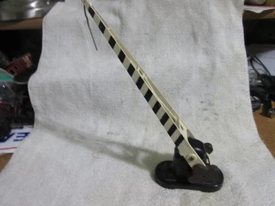 LIONEL#252 CROSSING GHATE TWO OF THEM - Image 1 of 4