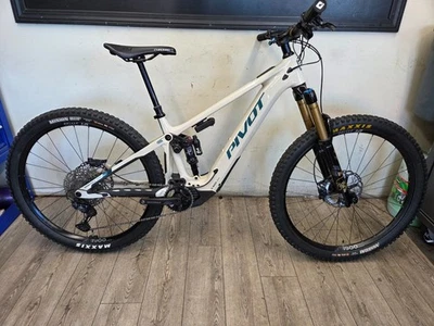 2024 Pivot Shuttle AM E-MTB Medium - Image 1 of 4
