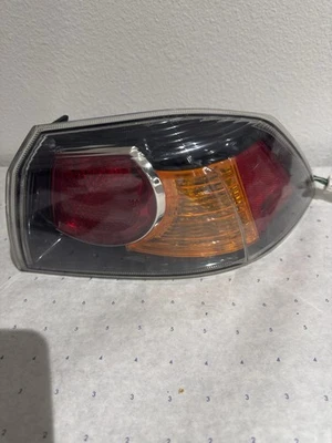 Conjunto de luz trasera derecha Maxzone 314-1925R-AS2C para Mitsubishi Lancer 2009 Foto 1 de 4