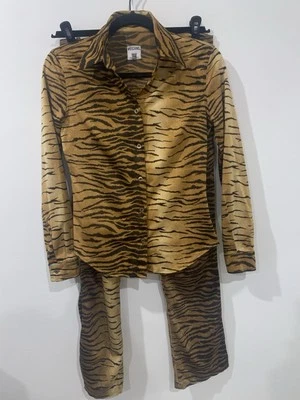 Conjunto Camisa y Pantalón Estampado Tigre Fran Moschino Niñera Icónica Años 90 De Colección Foto 1 de 4