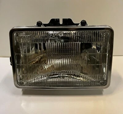 GM Headlamp Capsule #5973930 - Outer, Passenger, Low Beam - Image 1 of 4