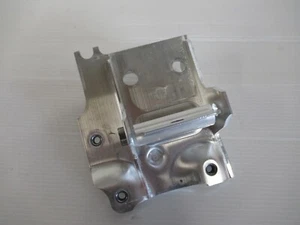 BMW F10 F11 F12 F13 SERIE 5/6 PLACA ADAPTADOR DE PARACHOQUES DELANTERO SOPORTE IZQUIERDO GENUINO - Imagen 1 de 4
