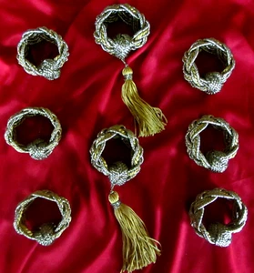 JUEGO DE 8 ELABORADOS SERVILLETEROS TRENZADOS TRIPLE ORO--2 CON BORLAS - Imagen 1 de 8