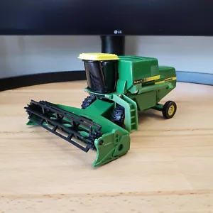 Ertl John Deere Hydro/4 Combine with Grain Head Diecast 1:50 - Picture 1 of 13