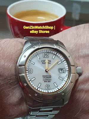 Raro Reloj CITIZEN Eco-Drive E710 Calendario Perpetuo Zafiro BUZO WR200M Foto 1 de 4