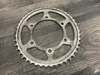 Piñón de cadena de llanta trasera Yamaha 2004-2008 R1 YZFR1 45T 5VY-25445-20-00 OEM Foto 1 de 4