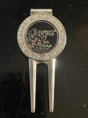 (1) Herramienta Divot Golf Punto Esmalte Multicolor Ping y Marcador de Golf Estilo Moneda 1"   Foto 1 de 3