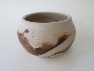 NEMADJI  Pottery USA Vase Beige w/ Orange Brown Marbled Swirl   3" tall - Picture 1 of 4