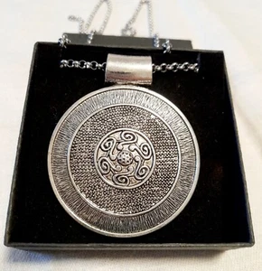 Collana con GRANDE CIONDOLO ETNICO in ARGENTO TIBETANO  - Foto 1 di 5