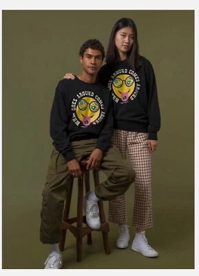 Sudadera con etiquetas Parks Project UO Urban Outfitters 'What Goes Around Comes Around' Foto 1 de 4