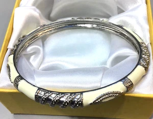 Vintage Enameled Fashionable Bangle Bracelet - Picture 1 of 3