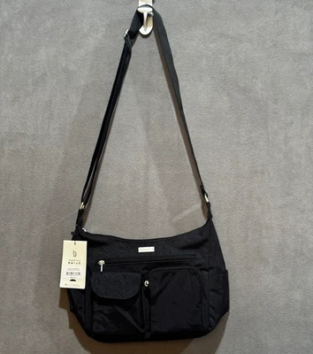 Bolsa de viagem Baggallini Everyplace texturizada preta com estampa de animais tiracolo - Imagem 1 de 4