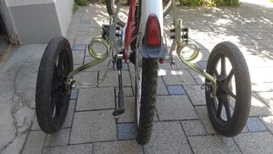 Swinging Wheels, abnehmbare Stützräder für Erwachsene mit Federn (Double Twelve) - Bild 1 von 8