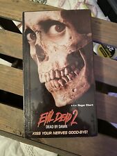 Evil Dead 2 e Steve Urkel Crossover para capa de VHS perfeita