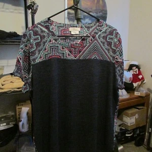 Van Heusen Women's Round Neck Multi-color S/S Pullover Tunic Top Size XL EUC - Picture 1 of 6