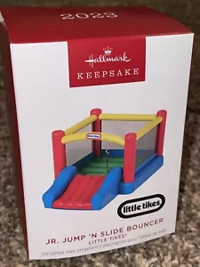 2023 Hallmark Ornament LITTLE TIKES Jr Jump 'N Slide Bouncer plastica gonfiabile - Foto 1 di 1