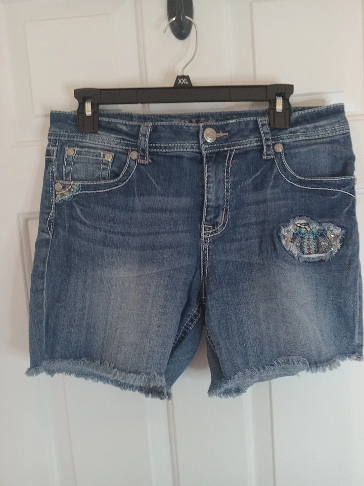 Pantalones cortos de mezclilla GRACE in LA Cutoff de 6” plumas bordadas estrás desgastados 31 Foto 1 de 4