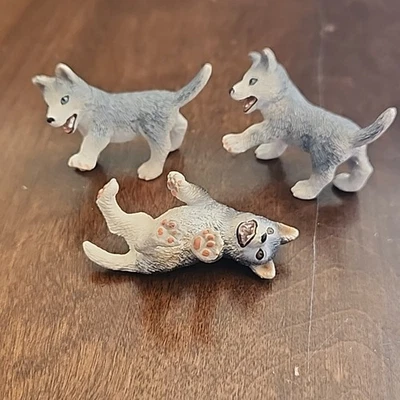 Schleich Husky Huskies Puppy Puppies Family Set Lot Dog Wolf Pup Cub 2007 - Image 1 of 3