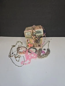 Adorable Jewel Top Box Filled W/Stunning Pinks, Browns, Greys Mystery Jewelry - Picture 1 of 13