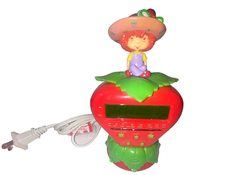 American Greetings Strawberry Shortcake Electric Radio Alarm Clock- Works! Cover