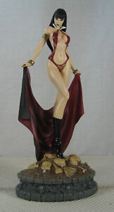 Women of Dynamite Vampirella Statue 152/1969 J. Scott Campbell BRAND NEW