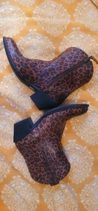 Ariat Women's Gracie Leopard Print Fashion Booties - Round Toe Sz 8.5B - Picture 1 of 13