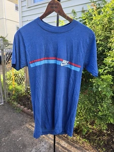 Camiseta de Baloncesto Nike Años 70 De Colección Azul Desteñida Espalda Gráfica Puntada Única Estilo EE. UU. - Imagen 1 de 9
