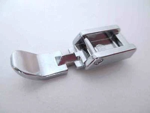 SNAP-ON NARROW BODY ZIPPER FOOT ** HOUSEHOLD SEWING MACHINES - Picture 1 of 3