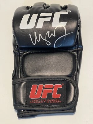 Перчатка с автографом Урии Фабера из The California Kid UFC Beckett сертификат подлинности BAS IP c - Изображение 1 из 4