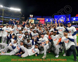 2022 HOUSTON ASTROS CELEBRATE ADVANCING TO WORLD SERIES 8X10 TEAM PHOTO - Picture 1 of 1