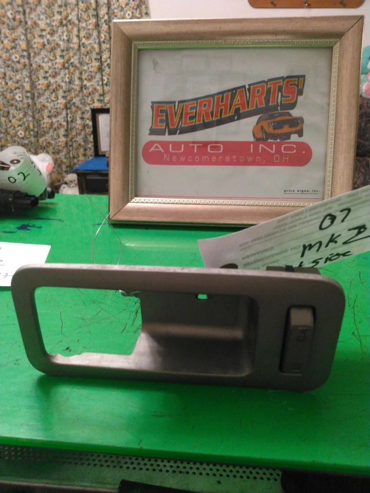 07-09 Lincoln MKZ / Zephyr Interruptor de bloqueo/ajuste de manija de puerta del lado del conductor delantero izquierdo Foto 1 de 1