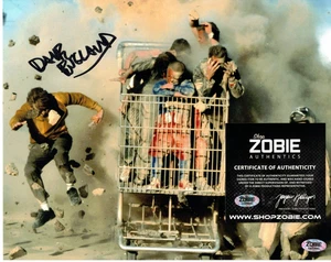 FOTO A COLOR FIRMADA POR DAVE INGLATERRA 8X10 ZOBIE AUTÉNTICO JACKASS JOHNNY KNOXVILLE - Imagen 1 de 2