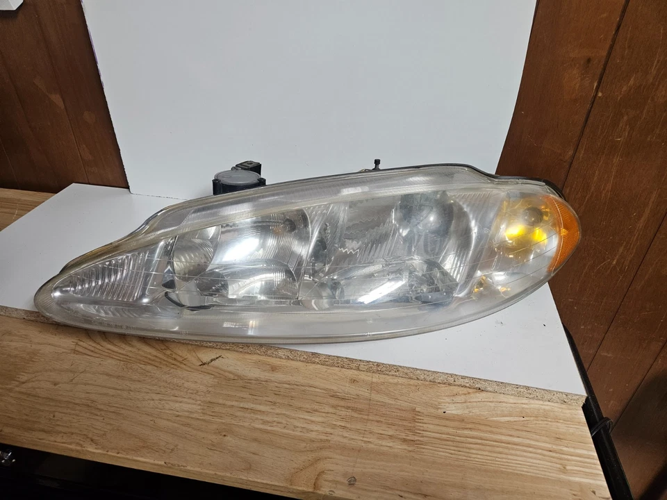 1998-2004 DODGE INTREPID LEFT DRIVER SIDE HEADLIGHT HEADLAMP OEM, 114-02686 - Image 1 of 4