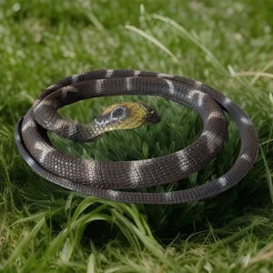 Toys R Us Gummi VINTAGE Königskobra Schlange Spielzeug realistische Schlange ** KOSTENLOSER VERSAND ** - Bild 1 von 5