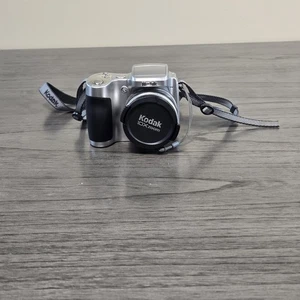 Kodak EasyShare Z710 7.1MP Digital Camera w/ 10x Optical Zoom & Strap - Picture 1 of 7
