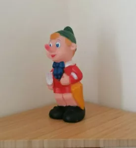 Pupazzo Pinocchio tipo Ledra in plastica con libro e ombrello - Foto 1 di 2