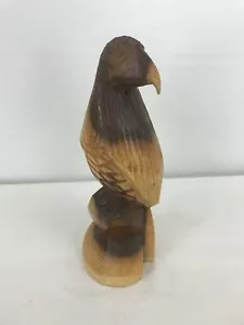 Loro de pie primitivo de madera maciza tallado a mano sin pintar artista desconocido - Imagen 1 de 11