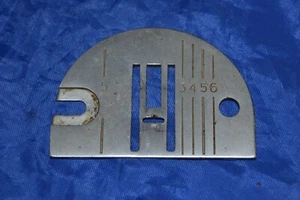  NEEDLE PLATE SINGER 257 FASHION MATE SEWING MACHINE ORIGINAL - Picture 1 of 3