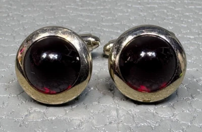 Gemelos clásicos chapados en oro amarillo piedra roja Foto 1 de 2