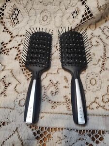 AVON ADVANCED TECHNIQUES CLIP BRUSH. Vented brush with clip in handle. Set of 2!