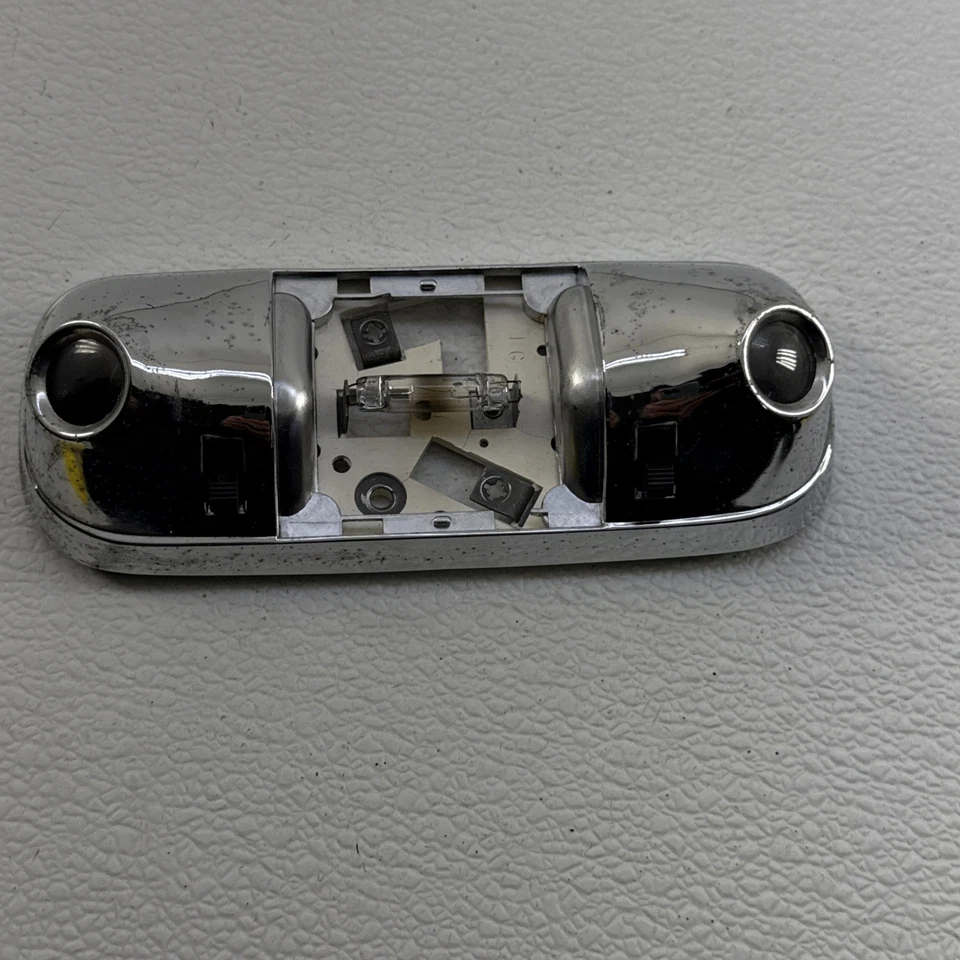 Luz domo cromada superior OEM 80-96 Ford Bronco F-150 F-250 F350 y más sin lente Foto 1 de 4