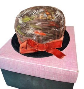 Vintage 1950s Feathered Pillbox Hat w/ Bow & Netting - Elegant Retro Fashion - Picture 1 of 7