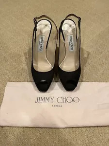 EUC ATEMBERAUBENDE Jimmy Choo Clue schwarze Satin-Plattform Stiletto-Absatz offene Zehenpartie Größe 38 - Bild 1 von 5