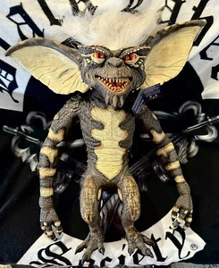 Gremlins Evil Stripe volle Größe Requisite Puppe Trick or Treat Studios - Bild 1 von 7