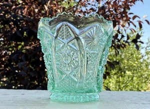 Bellissimo porta stuzzicadenti vintage in vetro verde come nuovo con disegno geometrico - Foto 1 di 11