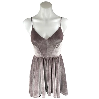 Mini Vestido Silence + Noise Púrpura Terciopelo Terciopelo Sin Mangas Ajuste y Acampanado Talla XS Foto 1 de 4