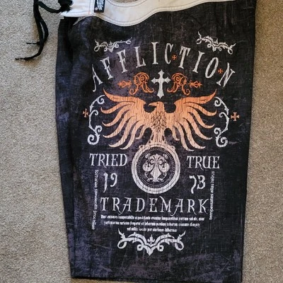 Pantalones cortos cruzados Affliction Eagle Bird bañador gótico para hombre 33 sin forro Y2K Foto 1 de 4